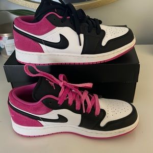 black and pink jordan’s